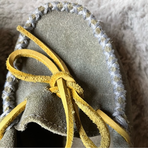 Genuine Leather Minnetonka moccasin flats in grey and yellow suede, rubber sole. - Picture 3 of 9